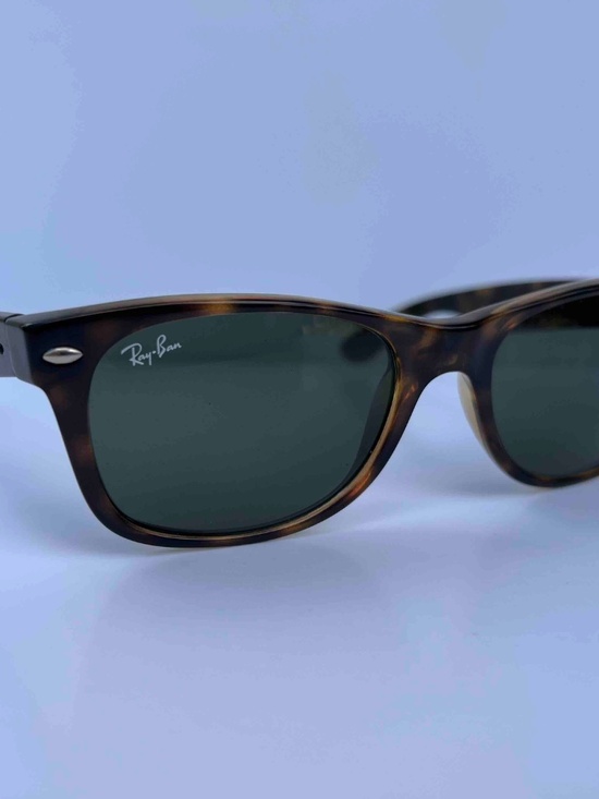 Ray-Ban New Wayfarer RB2132 902 Tortoise Sunglasses NWOT 52mm